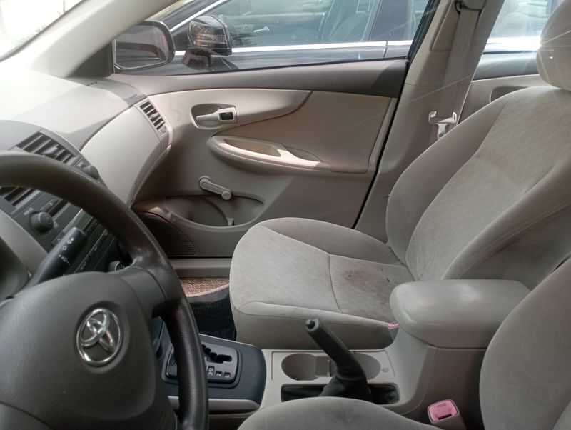 Thumbnail 3 of 2010 Toyota Corolla LE